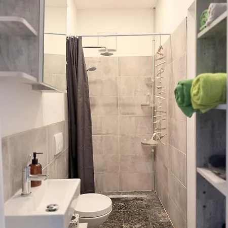 Mit Balkon Am Ice-bahnhof In Wilhelmshoehe By Castora Homes