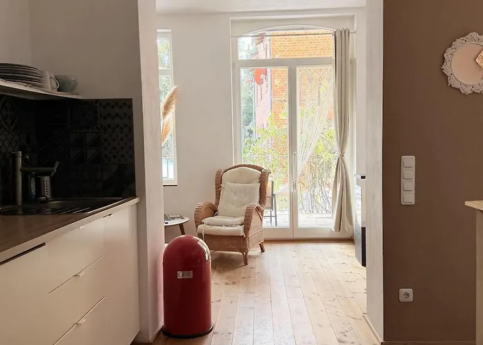 Mit Balkon Am Ice-bahnhof In Wilhelmshoehe By Castora Homes 公寓