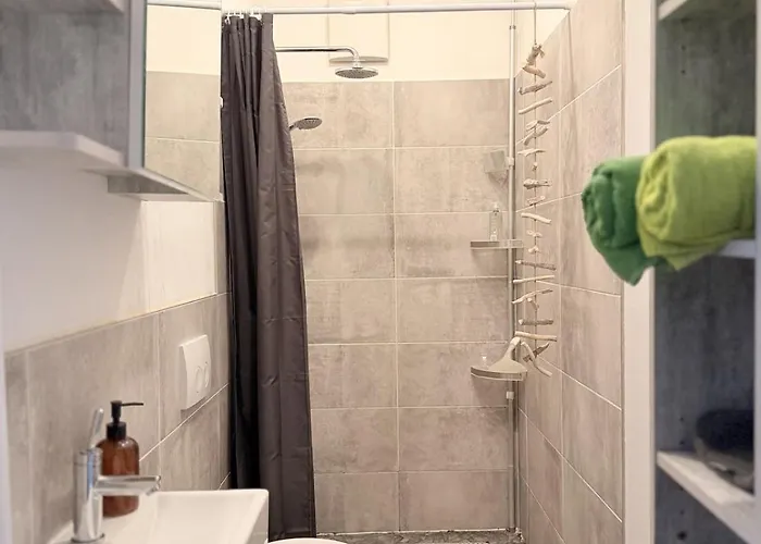 Mit Balkon Am Ice-bahnhof In Wilhelmshoehe By Castora Homes